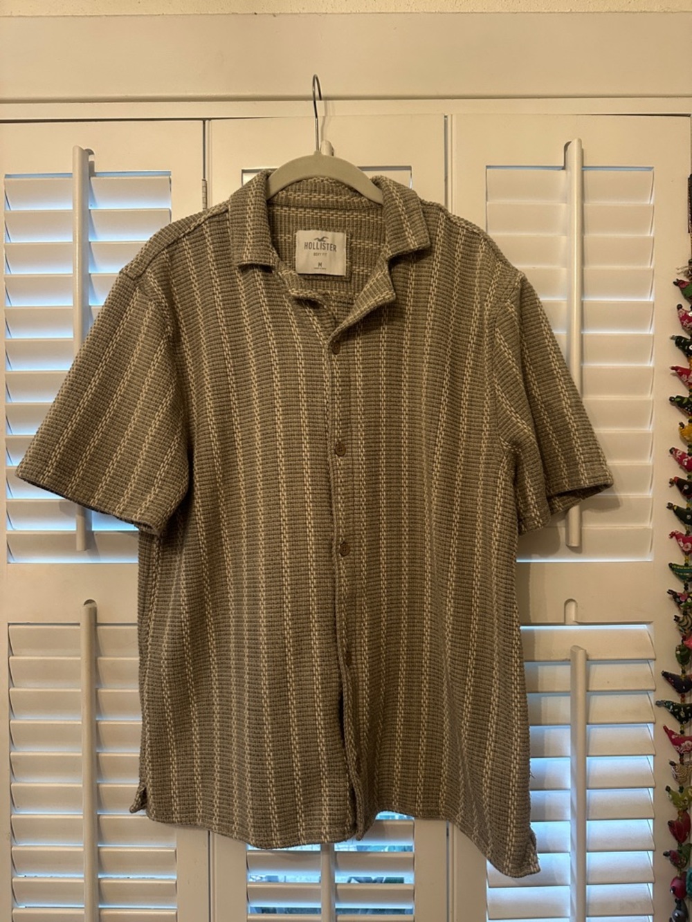 Hollister Men's Short-Sleeve Taupe Stripe Button-Up Shirt